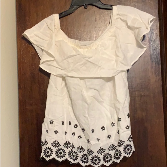 Old Navy Tops - Off- the shoulder Cream Top w/ Black detail Old Navy Tops - Off- the shoulder Cream Top w/ Black detail